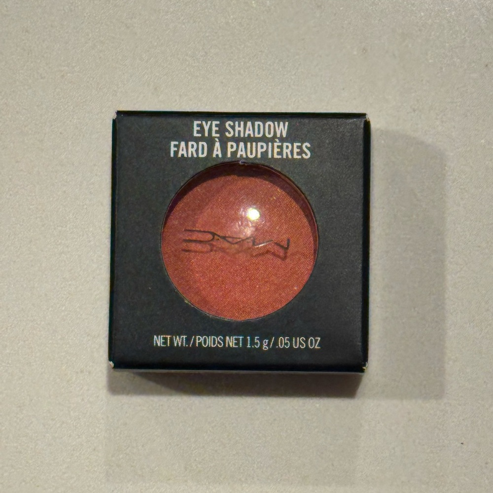 MAC Cosmetics Vibrant Coral Eyeshadow
